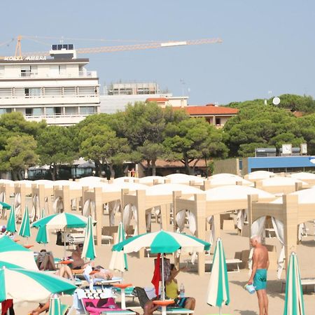 Hotel Ambra Lignano Sabbiadoro Ngoại thất bức ảnh