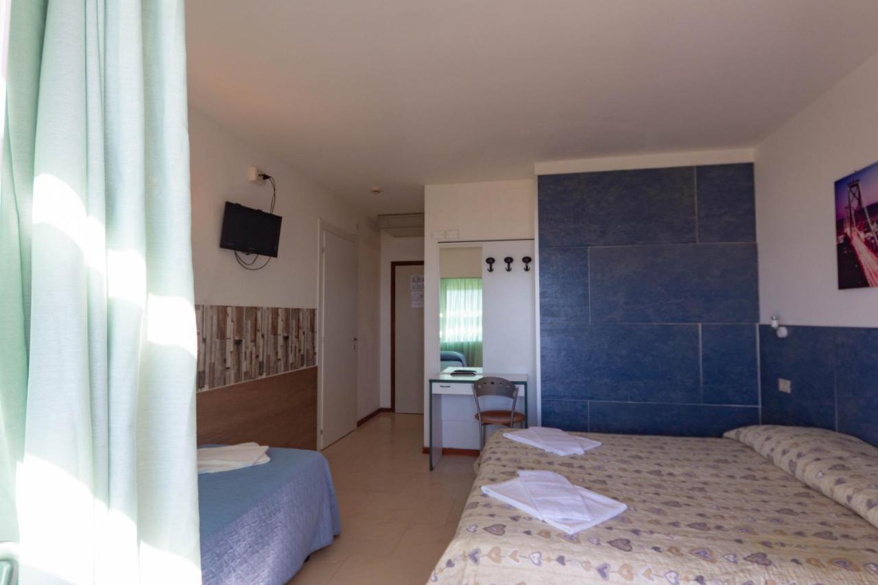 Hotel Ambra Lignano Sabbiadoro Ngoại thất bức ảnh