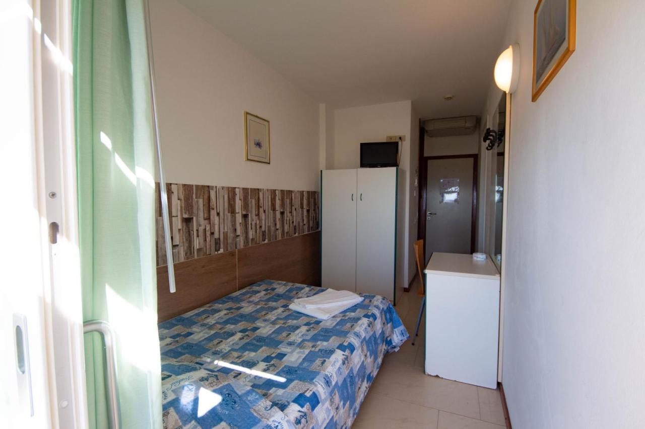 Hotel Ambra Lignano Sabbiadoro Ngoại thất bức ảnh