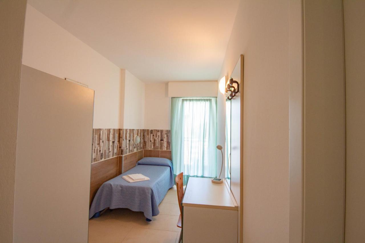 Hotel Ambra Lignano Sabbiadoro Ngoại thất bức ảnh