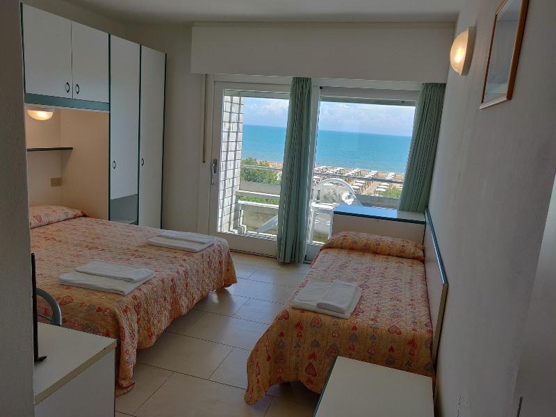 Hotel Ambra Lignano Sabbiadoro Ngoại thất bức ảnh