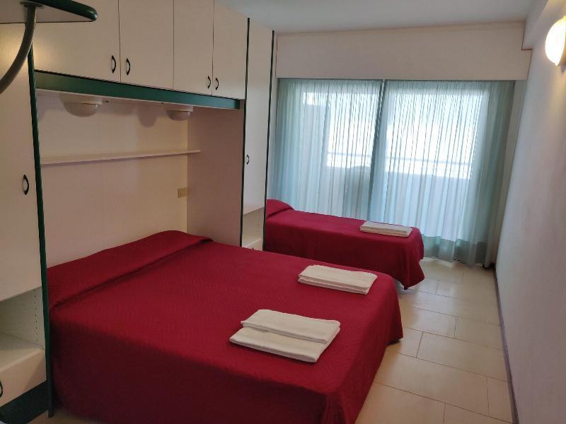 Hotel Ambra Lignano Sabbiadoro Ngoại thất bức ảnh