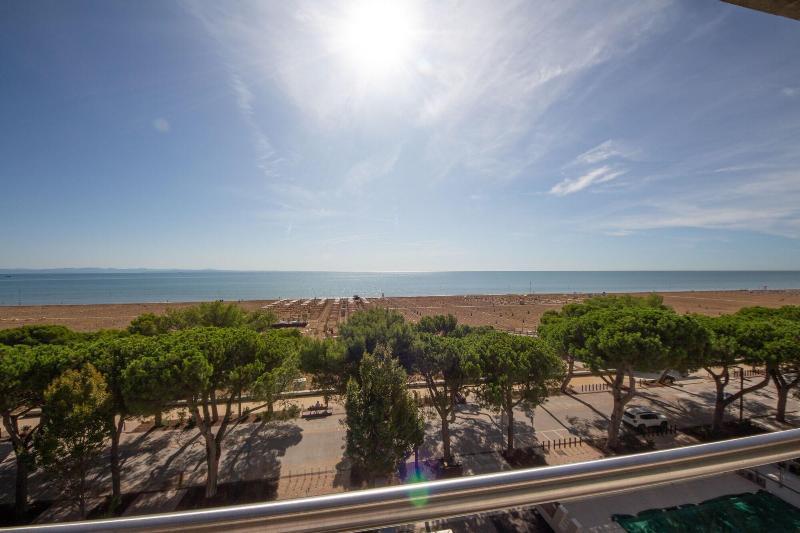 Hotel Ambra Lignano Sabbiadoro Ngoại thất bức ảnh