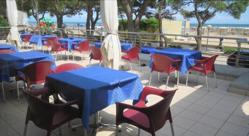 Hotel Ambra Lignano Sabbiadoro Ngoại thất bức ảnh