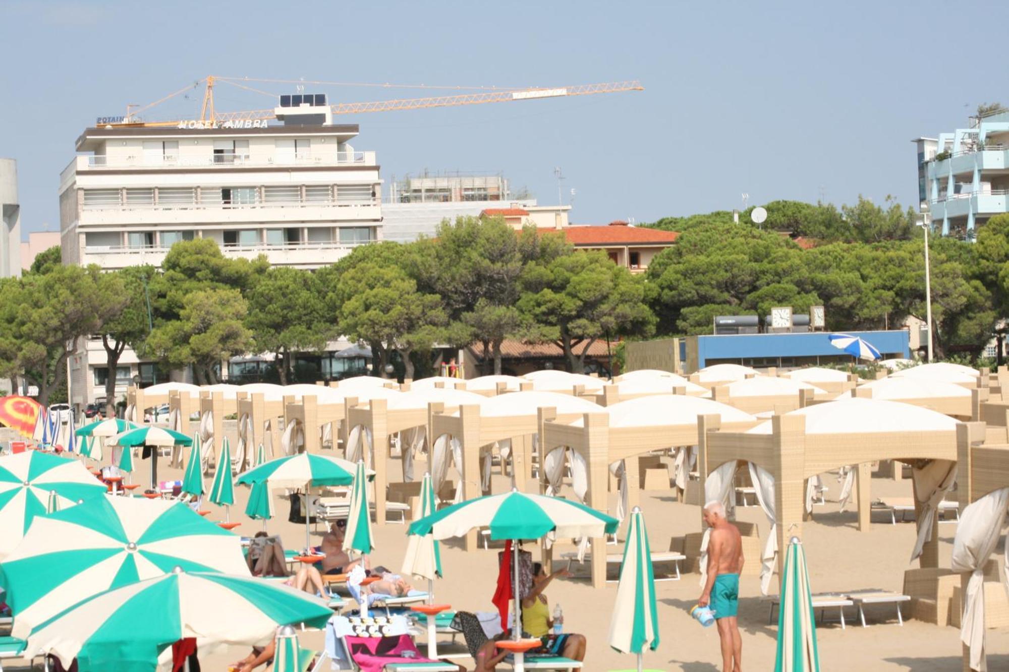 Hotel Ambra Lignano Sabbiadoro Ngoại thất bức ảnh