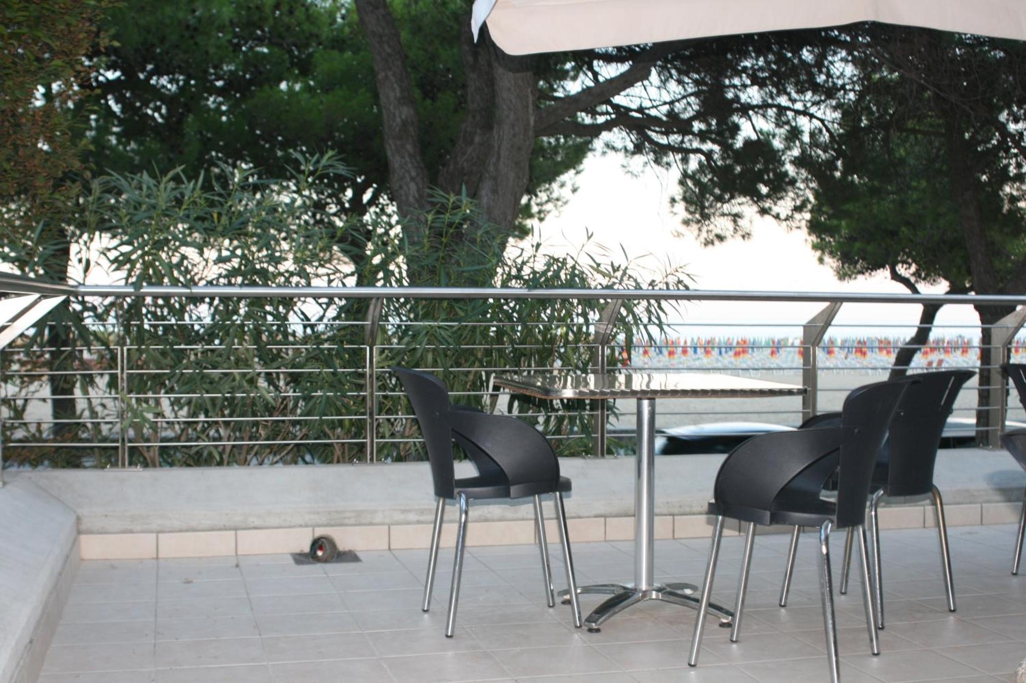 Hotel Ambra Lignano Sabbiadoro Ngoại thất bức ảnh