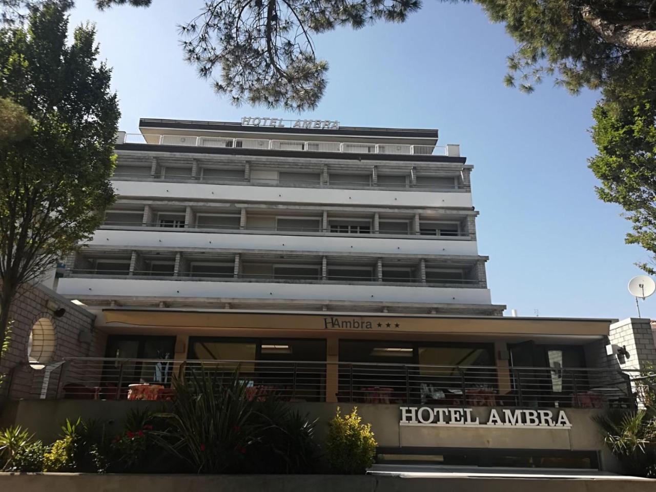 Hotel Ambra Lignano Sabbiadoro Ngoại thất bức ảnh
