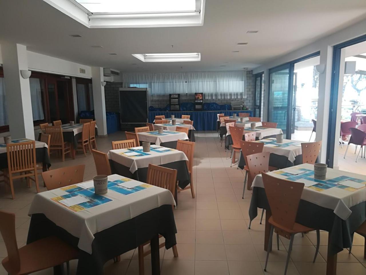 Hotel Ambra Lignano Sabbiadoro Ngoại thất bức ảnh