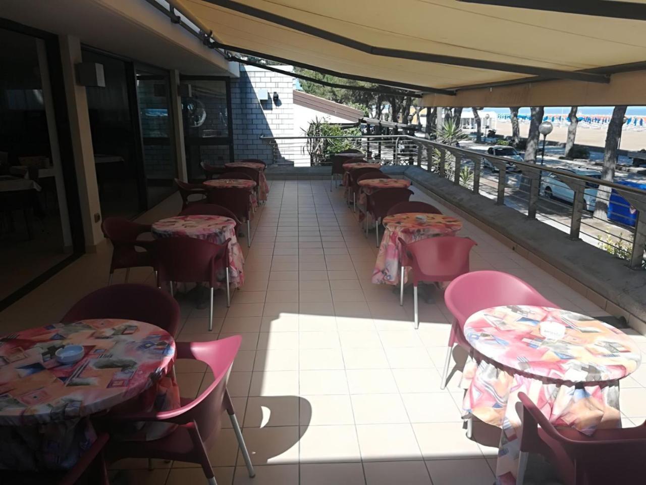 Hotel Ambra Lignano Sabbiadoro Ngoại thất bức ảnh