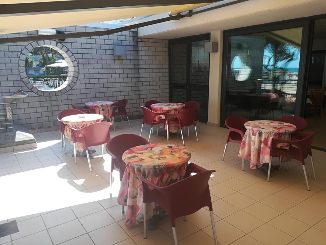 Hotel Ambra Lignano Sabbiadoro Ngoại thất bức ảnh
