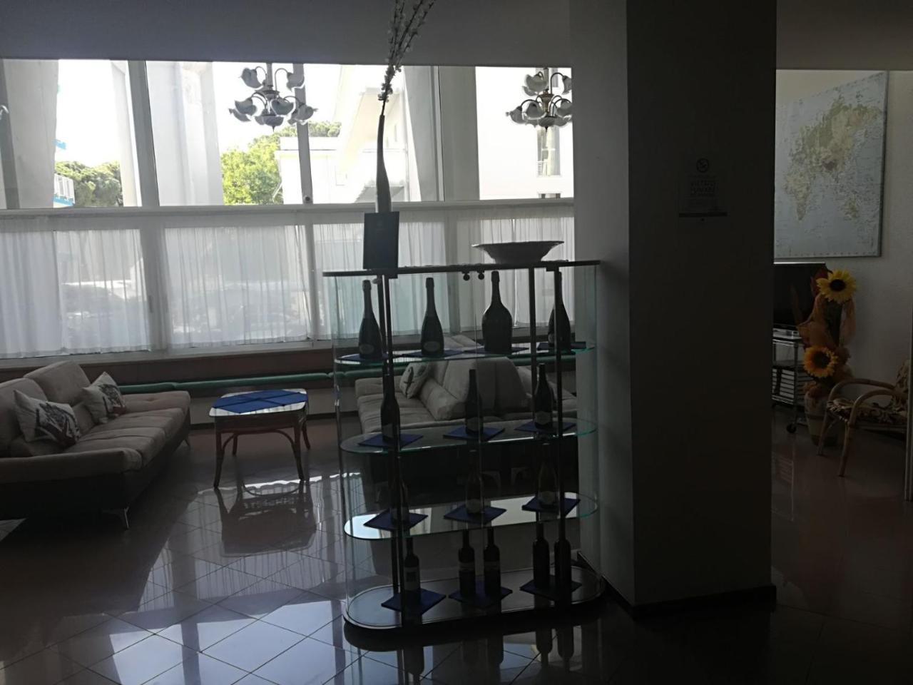 Hotel Ambra Lignano Sabbiadoro Ngoại thất bức ảnh