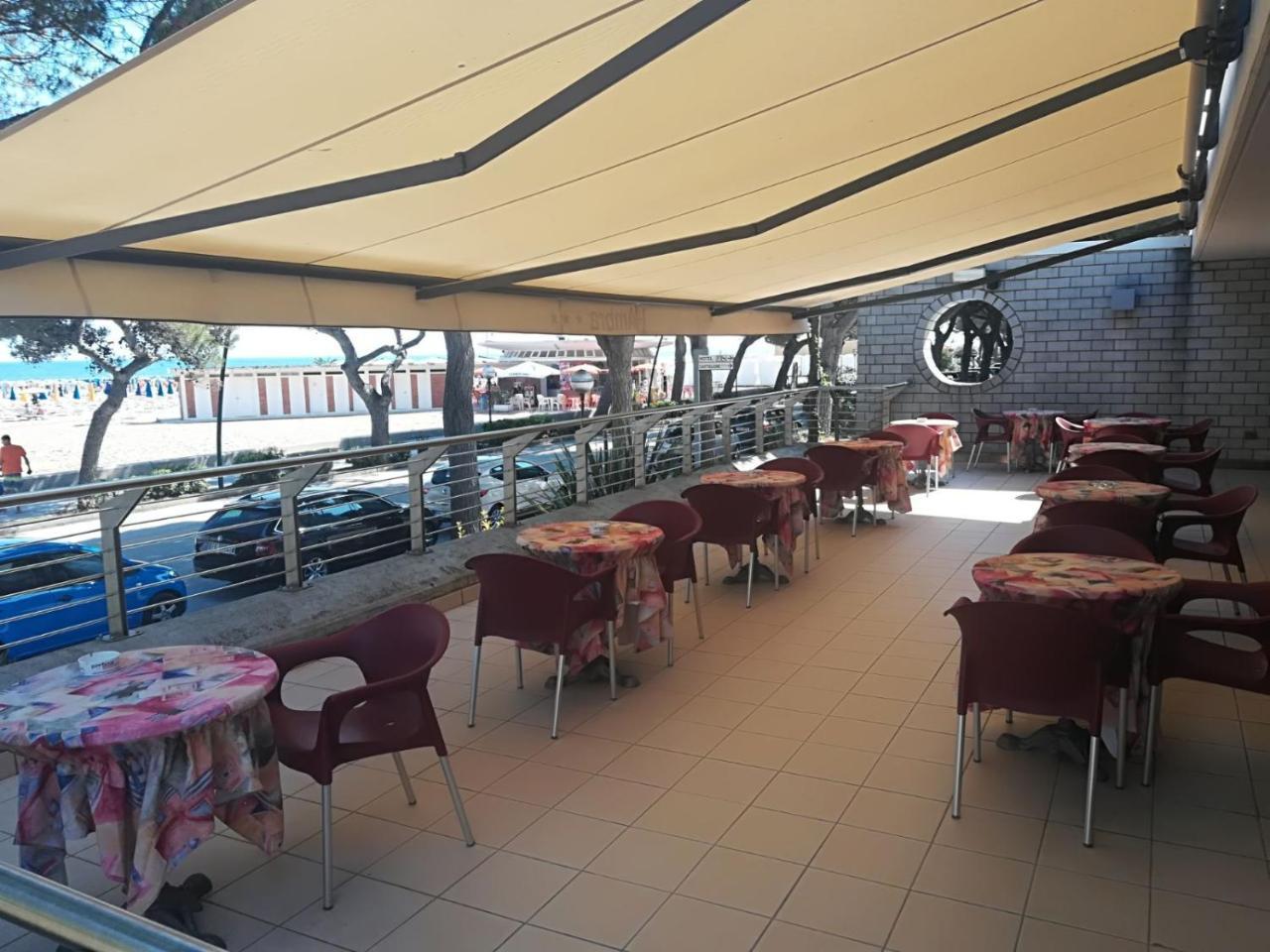Hotel Ambra Lignano Sabbiadoro Ngoại thất bức ảnh