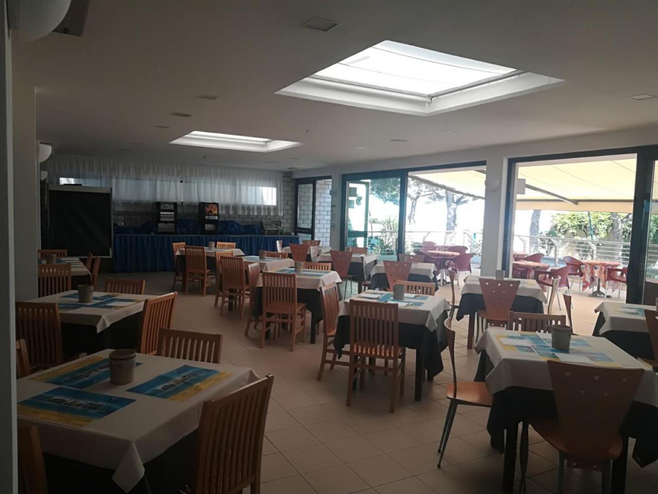 Hotel Ambra Lignano Sabbiadoro Ngoại thất bức ảnh