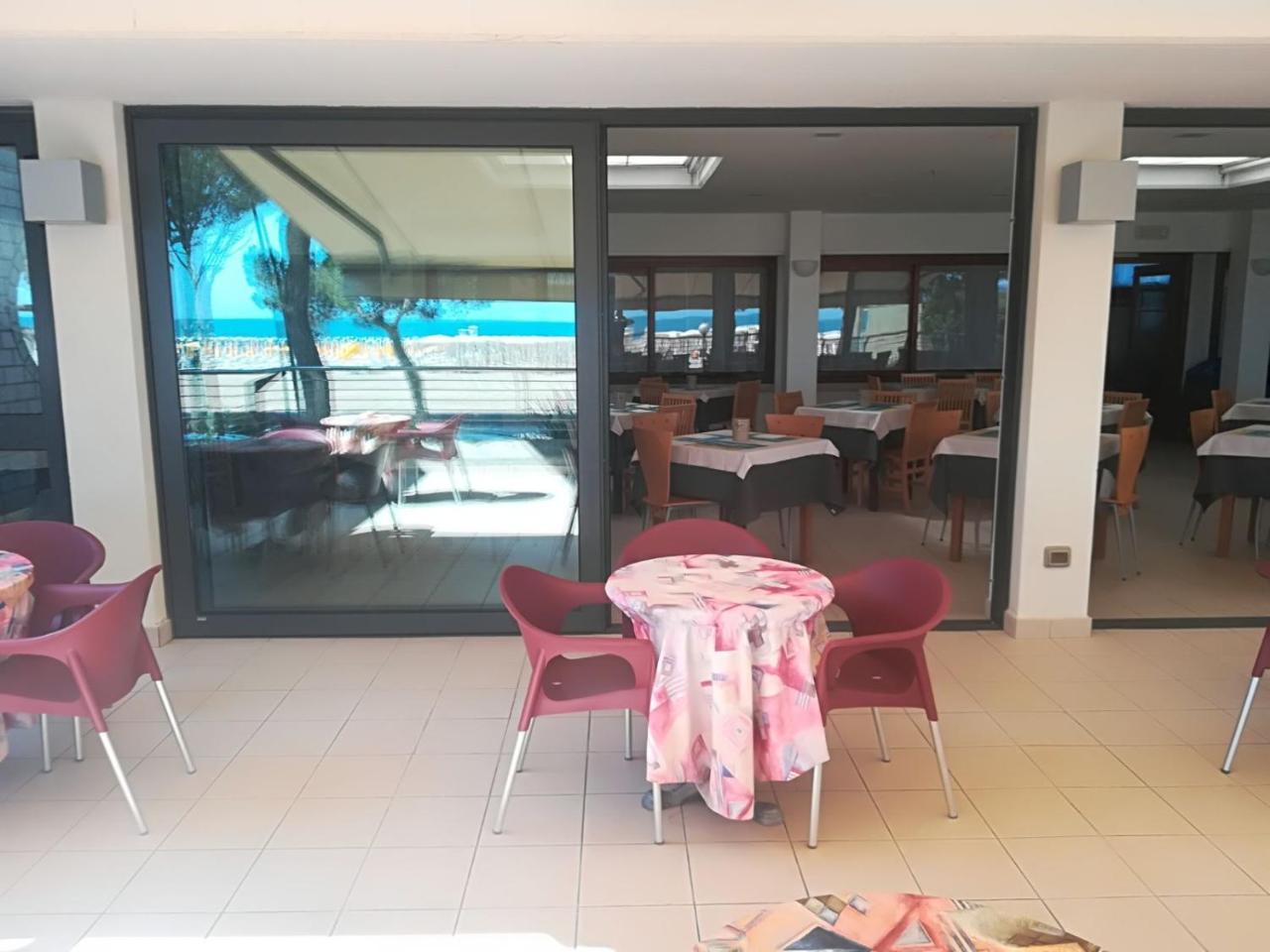 Hotel Ambra Lignano Sabbiadoro Ngoại thất bức ảnh