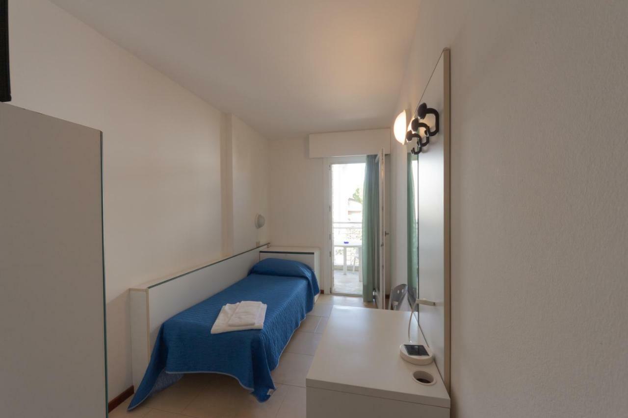 Hotel Ambra Lignano Sabbiadoro Ngoại thất bức ảnh