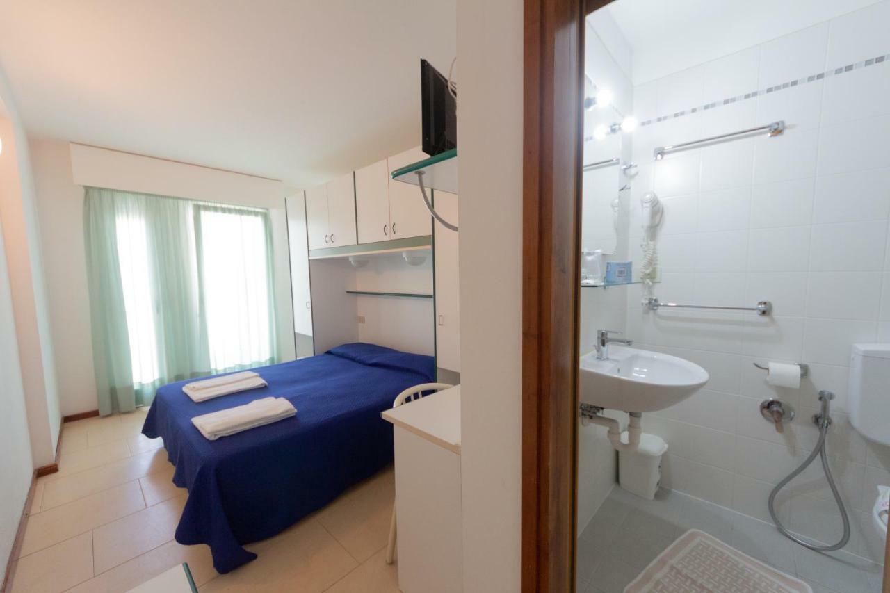 Hotel Ambra Lignano Sabbiadoro Ngoại thất bức ảnh