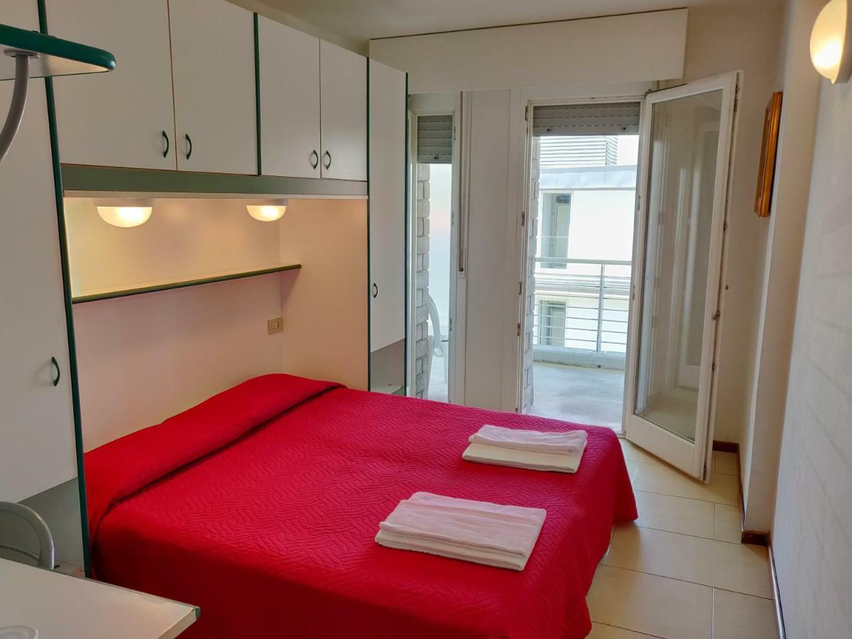 Hotel Ambra Lignano Sabbiadoro Ngoại thất bức ảnh