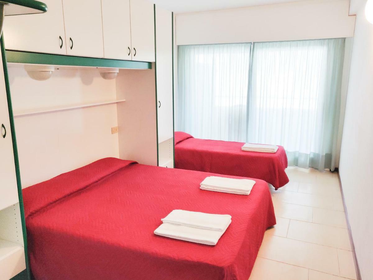 Hotel Ambra Lignano Sabbiadoro Ngoại thất bức ảnh