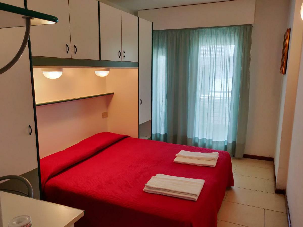 Hotel Ambra Lignano Sabbiadoro Ngoại thất bức ảnh
