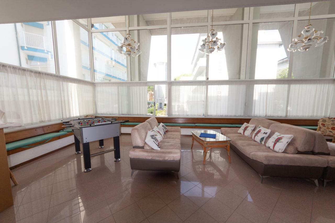 Hotel Ambra Lignano Sabbiadoro Ngoại thất bức ảnh