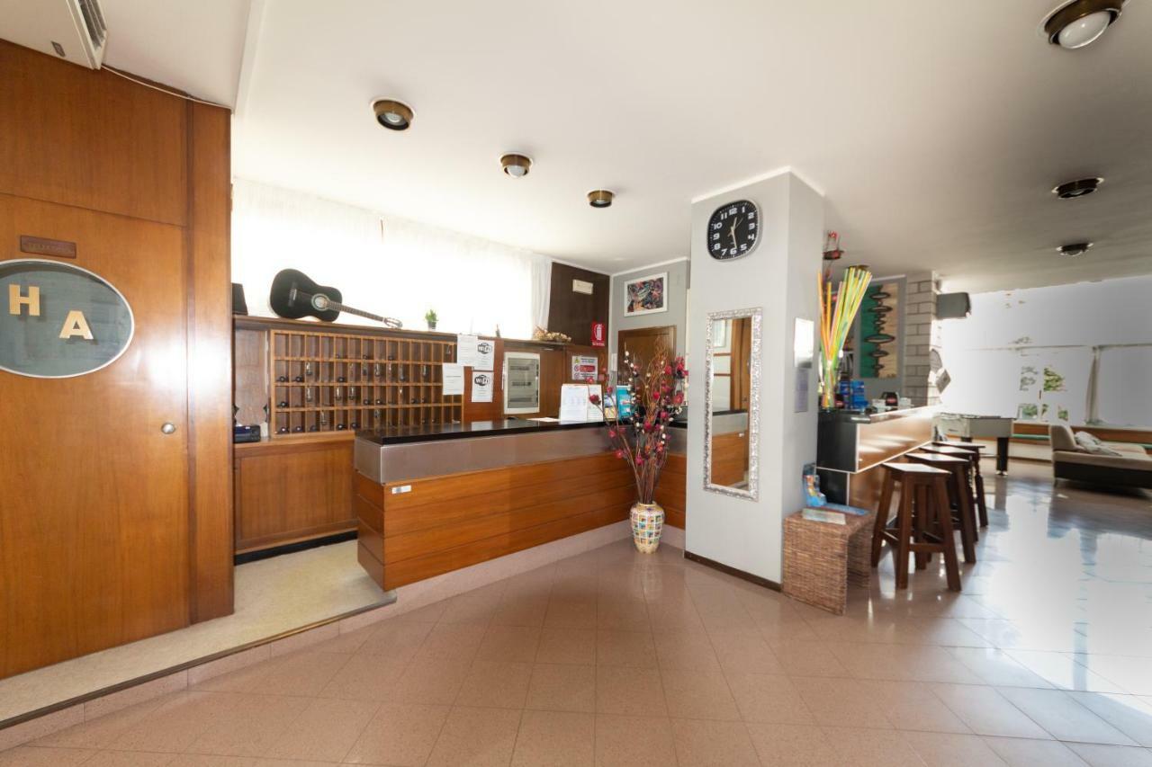 Hotel Ambra Lignano Sabbiadoro Ngoại thất bức ảnh