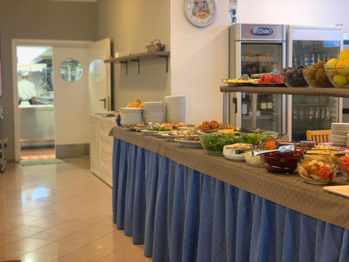 Hotel Ambra Lignano Sabbiadoro Ngoại thất bức ảnh