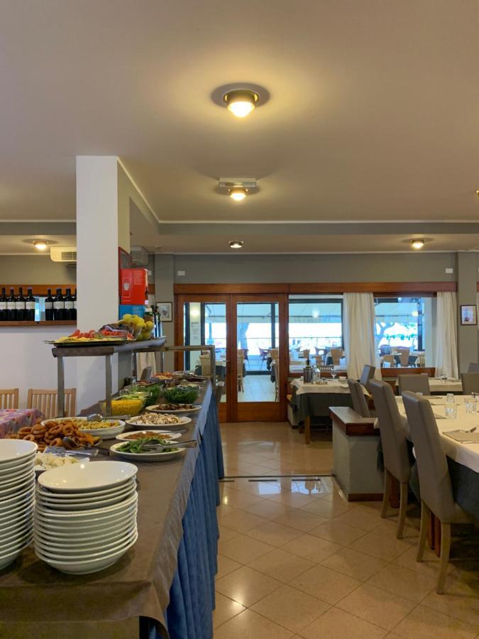 Hotel Ambra Lignano Sabbiadoro Ngoại thất bức ảnh